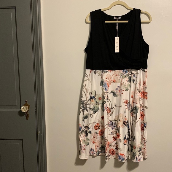 XXL New with Tags Floral Never Worn Nursing Dress - Picture 1 of 4